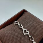 دستبند پرنگین طرح قلب