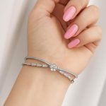 دستبند بنگل طرح گل و نگین