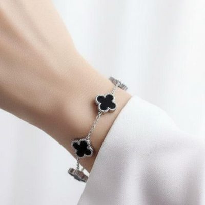 دستبند ونکلیف نقره‌ای گل درشت