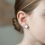 گوشواره ونکلیف نقره‌ای گل درشت