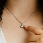 گردنبند ظریف طرح قلب اریب