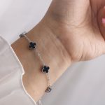 دستبند ونکلیف نقره‌ای گل ریز