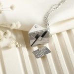گردنبند طرح نامه عاشقانه